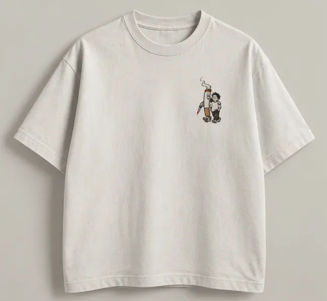 Tee blanc cassé, petit dessin poitrine côté cœur